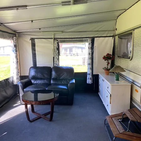 Stor Campingvogn Med Fortelt *